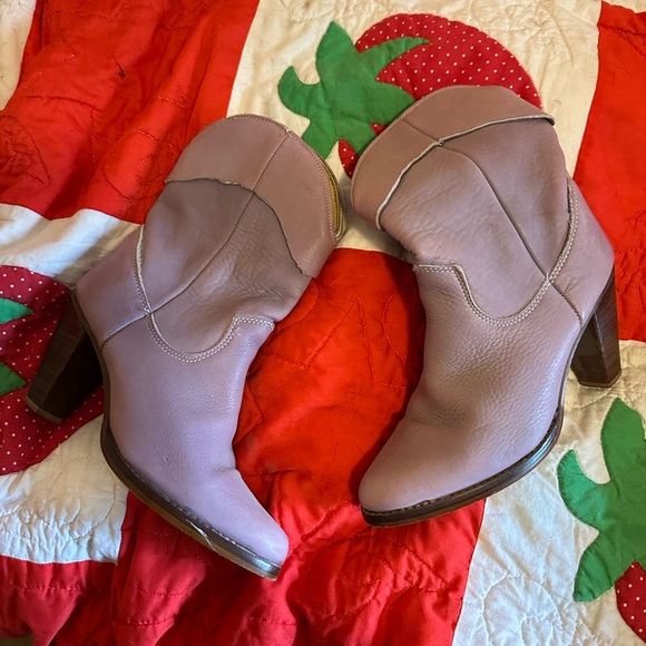 Zodiac Shoes - Women's Western Ankle Boots in Lavendar USA vintage ZODIAC